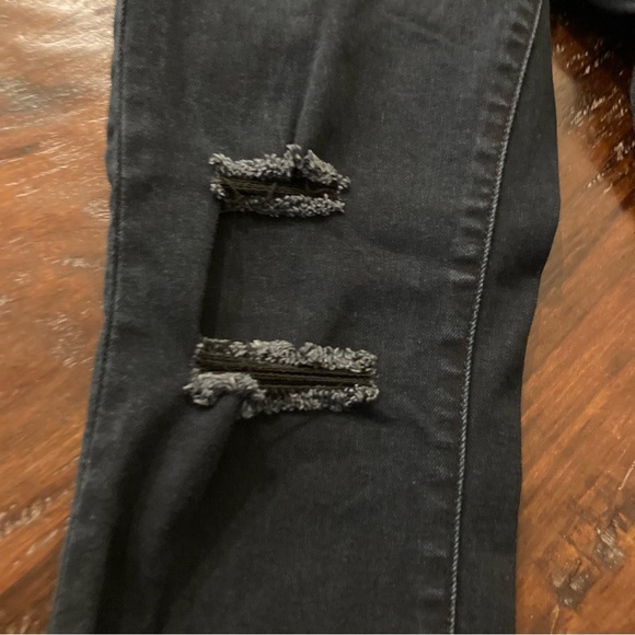 Black Jeans Rock and Republic Skinny Distressed Size 2 - Picture 2 of 10